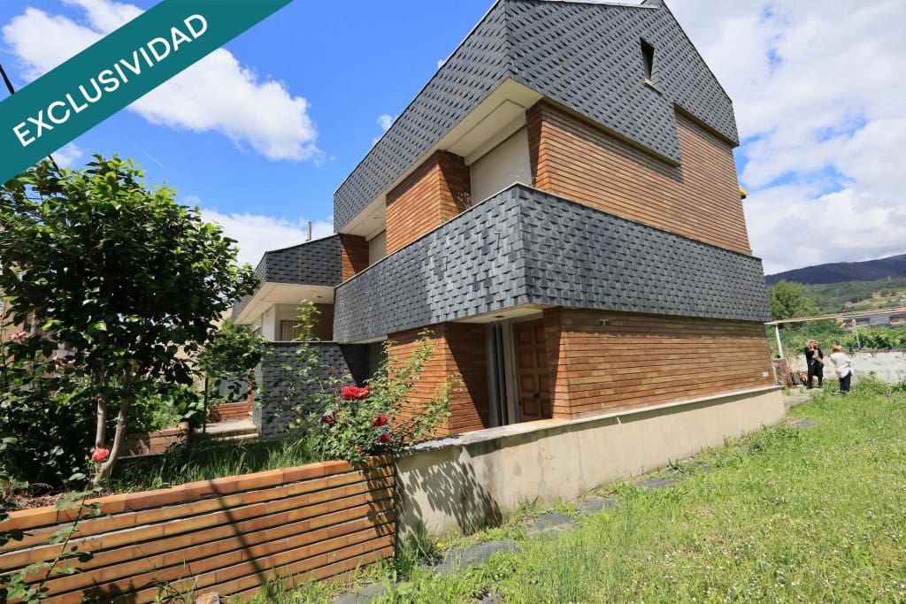 Adosado de 6 habitaciones en O Barco de Valdeorras en venta con piscina garaje - 425.000 € (Ref: 9904268)