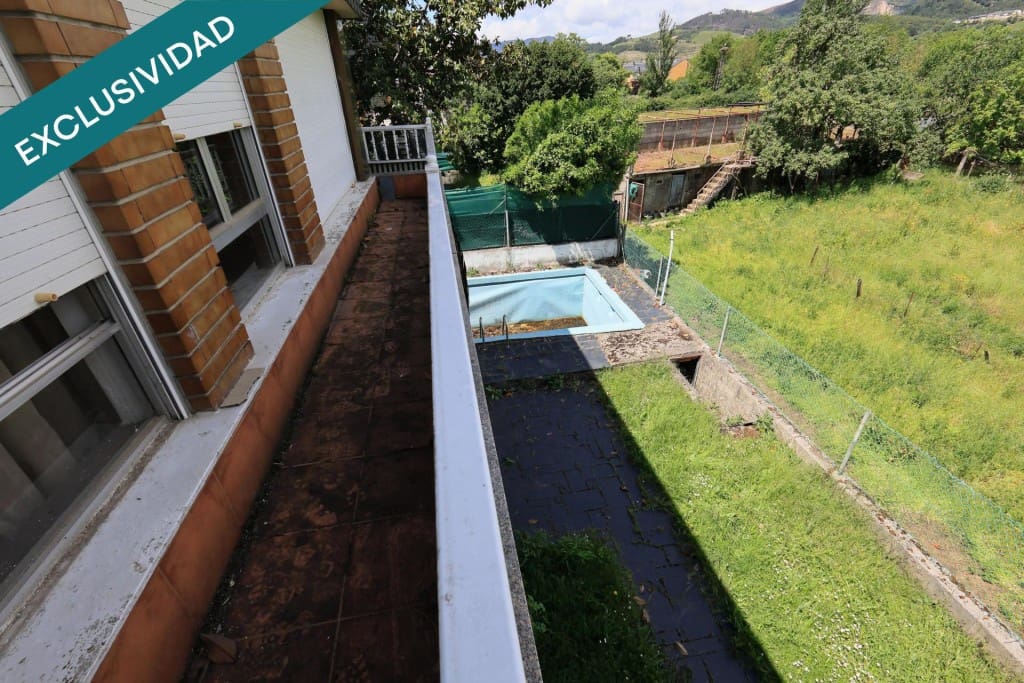 Adosado de 6 habitaciones en O Barco de Valdeorras en venta con piscina garaje - 425.000 € (Ref: 9904268)