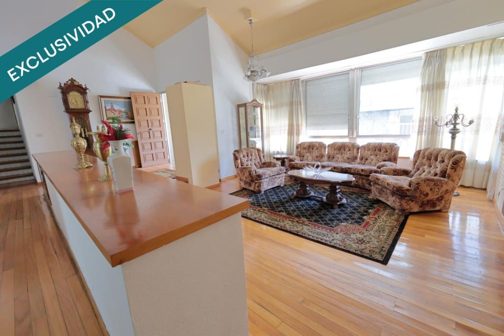 Adosado de 6 habitaciones en O Barco de Valdeorras en venta con piscina garaje - 425.000 € (Ref: 9904268)