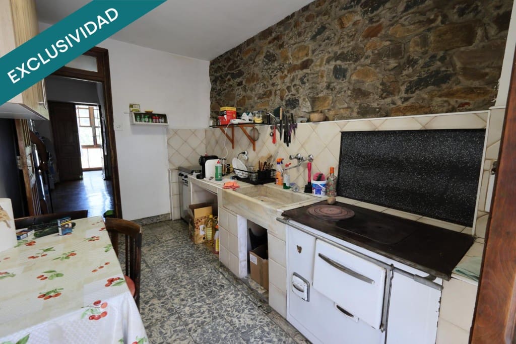 4 soveværelse Finca/Landehus til salg i Paramo del Sil med garage - € 75.000 (Ref: 9904269)