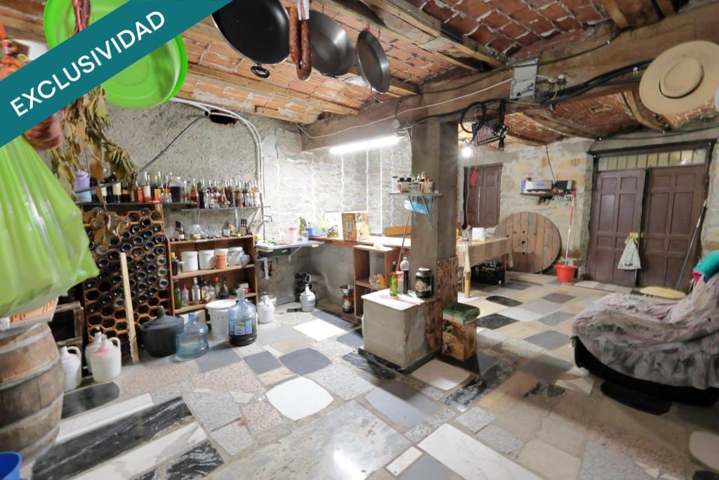 4 soveværelse Finca/Landehus til salg i Paramo del Sil med garage - € 75.000 (Ref: 9904269)