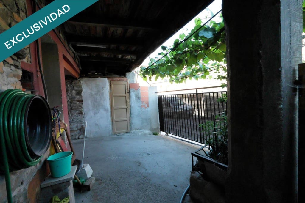 4 soveværelse Finca/Landehus til salg i Paramo del Sil med garage - € 75.000 (Ref: 9904269)
