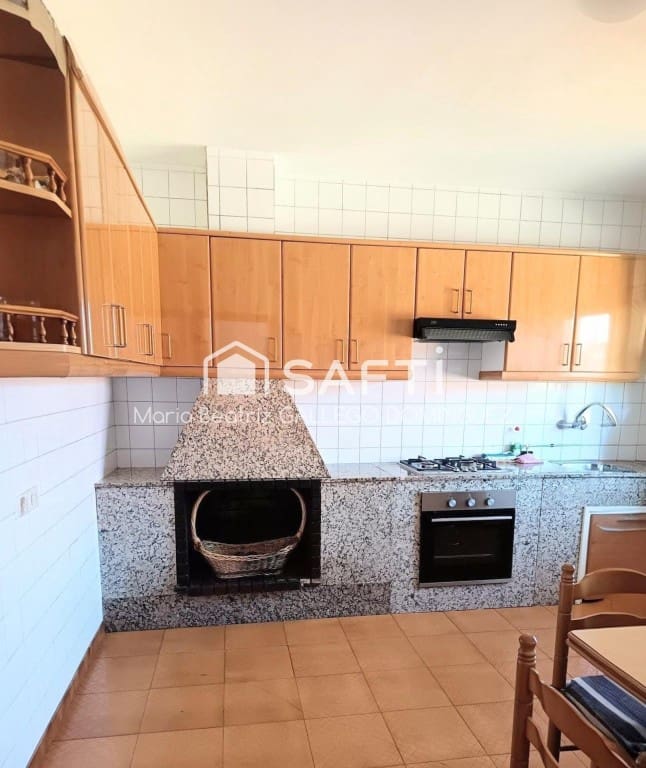 6 bedroom Villa for sale in Carnota - € 180,000 (Ref: 9906913)