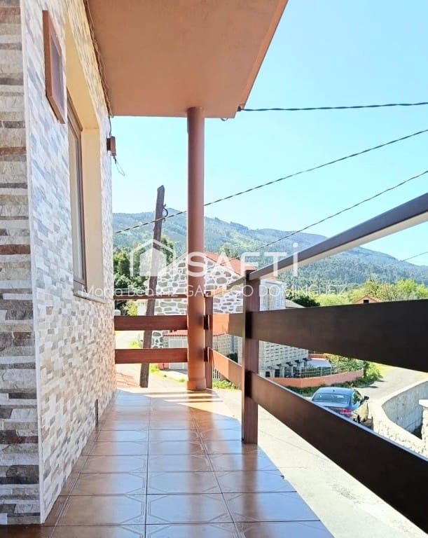 6 bedroom Villa for sale in Carnota - € 180,000 (Ref: 9906913)