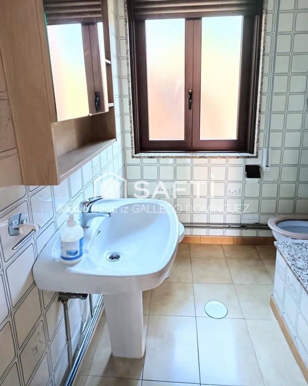 6 bedroom Villa for sale in Carnota - € 180,000 (Ref: 9906913)