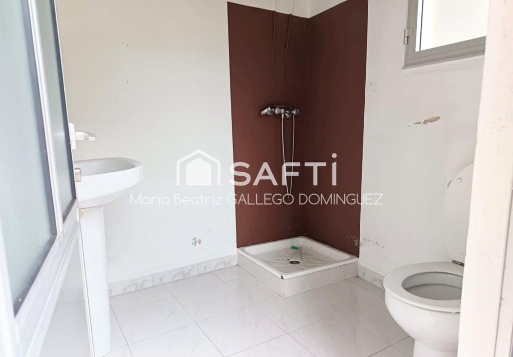 6 bedroom Villa for sale in Carnota - € 180,000 (Ref: 9906913)