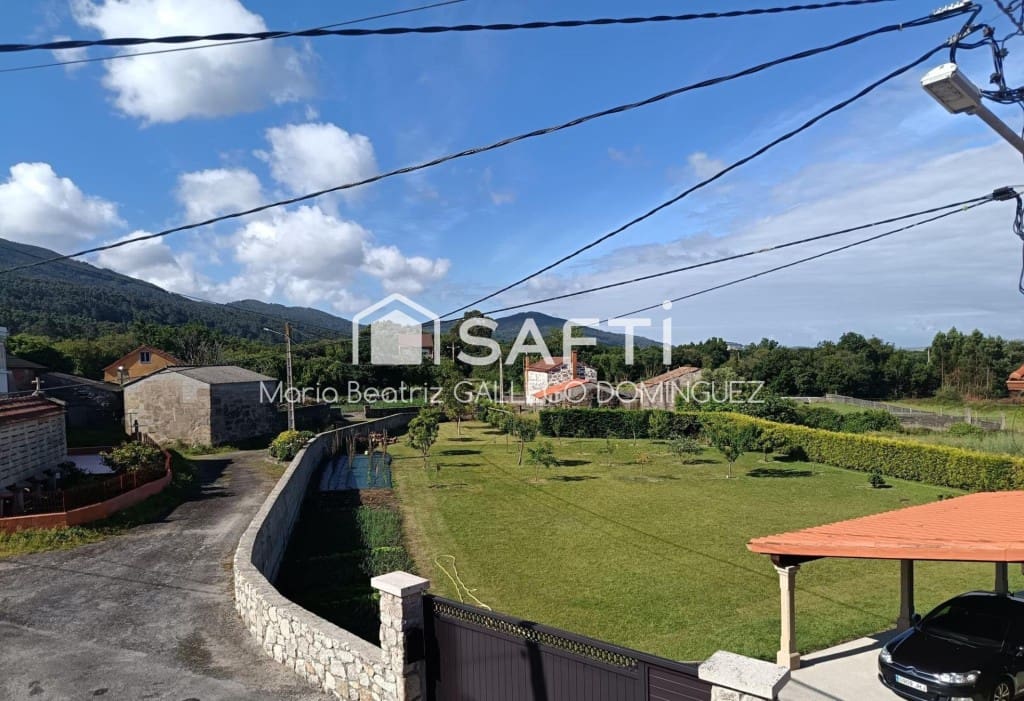 6 bedroom Villa for sale in Carnota - € 180,000 (Ref: 9906913)