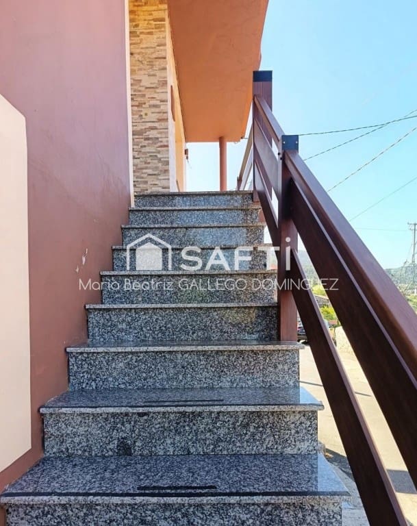 6 bedroom Villa for sale in Carnota - € 180,000 (Ref: 9906913)