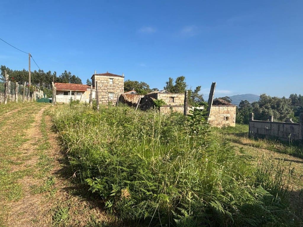 6 chambre Finca/Maison de Campagne à vendre à Salvaterra de Mino avec garage - 95 000 € (Ref: 9906915)