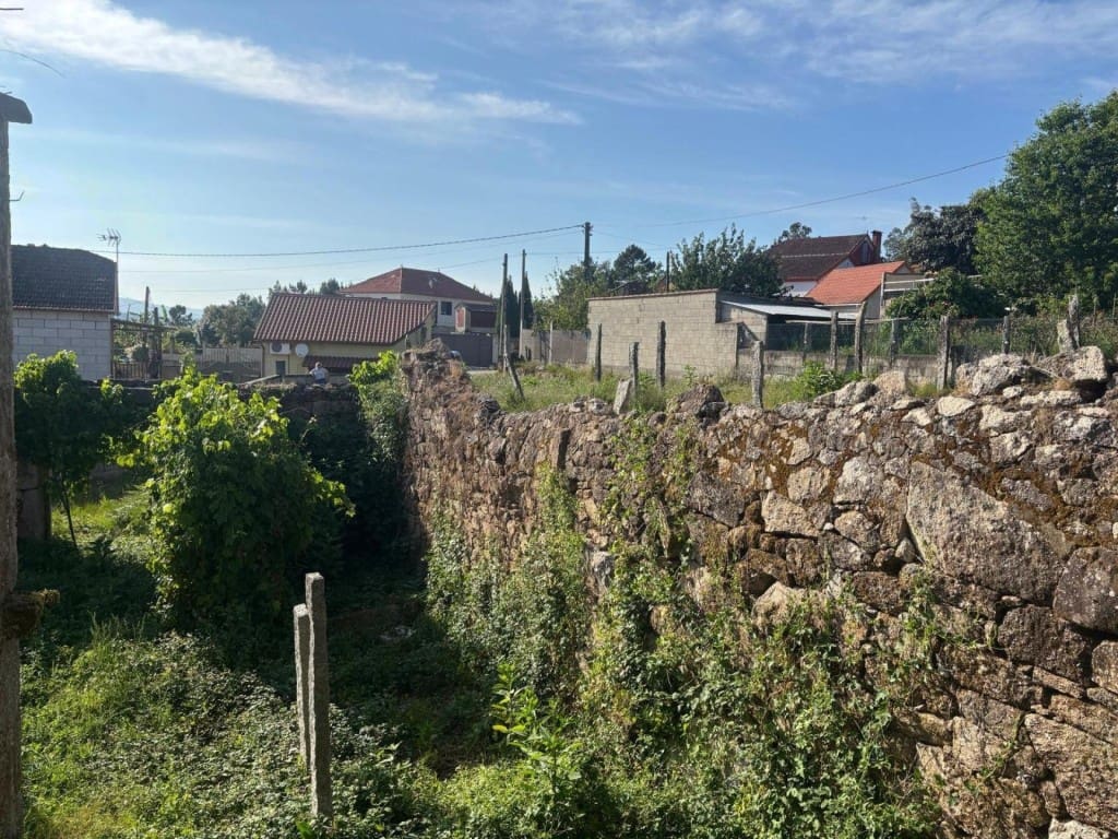 6 chambre Finca/Maison de Campagne à vendre à Salvaterra de Mino avec garage - 95 000 € (Ref: 9906915)