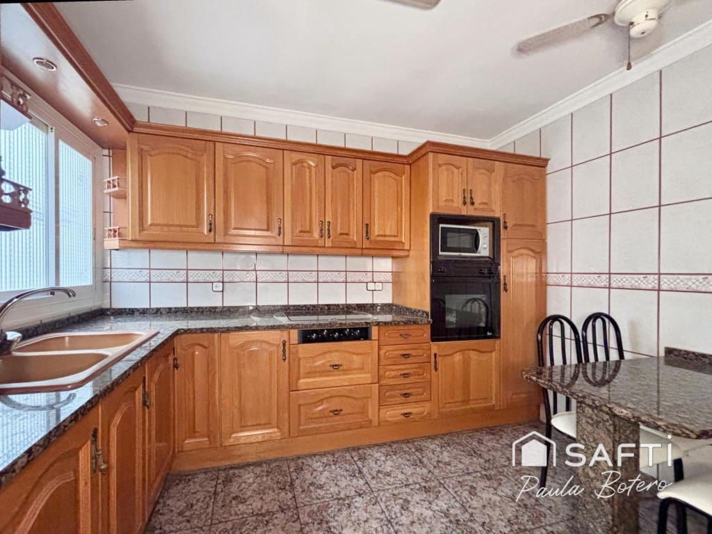 4 sovrum Radhus till salu i Vilanova i la Geltru med garage - 525 000 € (Ref: 9906925)