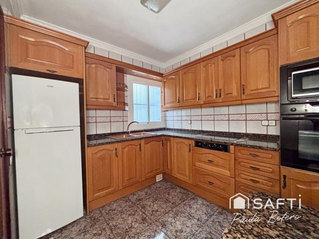 4 sovrum Radhus till salu i Vilanova i la Geltru med garage - 525 000 € (Ref: 9906925)