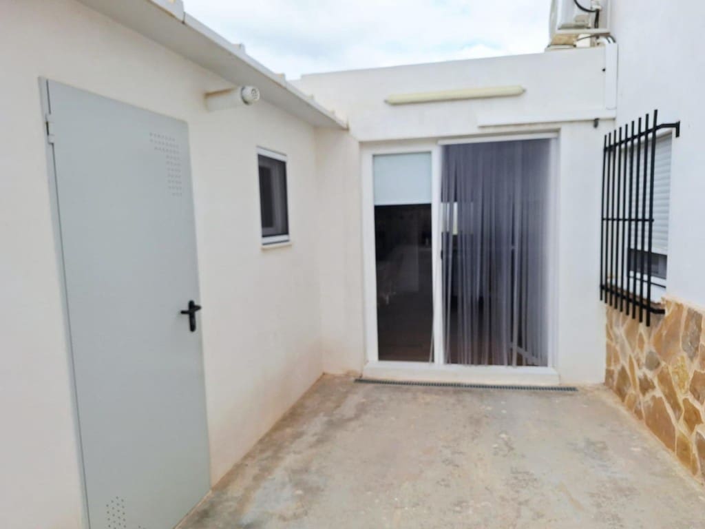 5 soverom Villa til salgs i Villena med svømmebasseng - € 239 000 (Ref: 9910512)