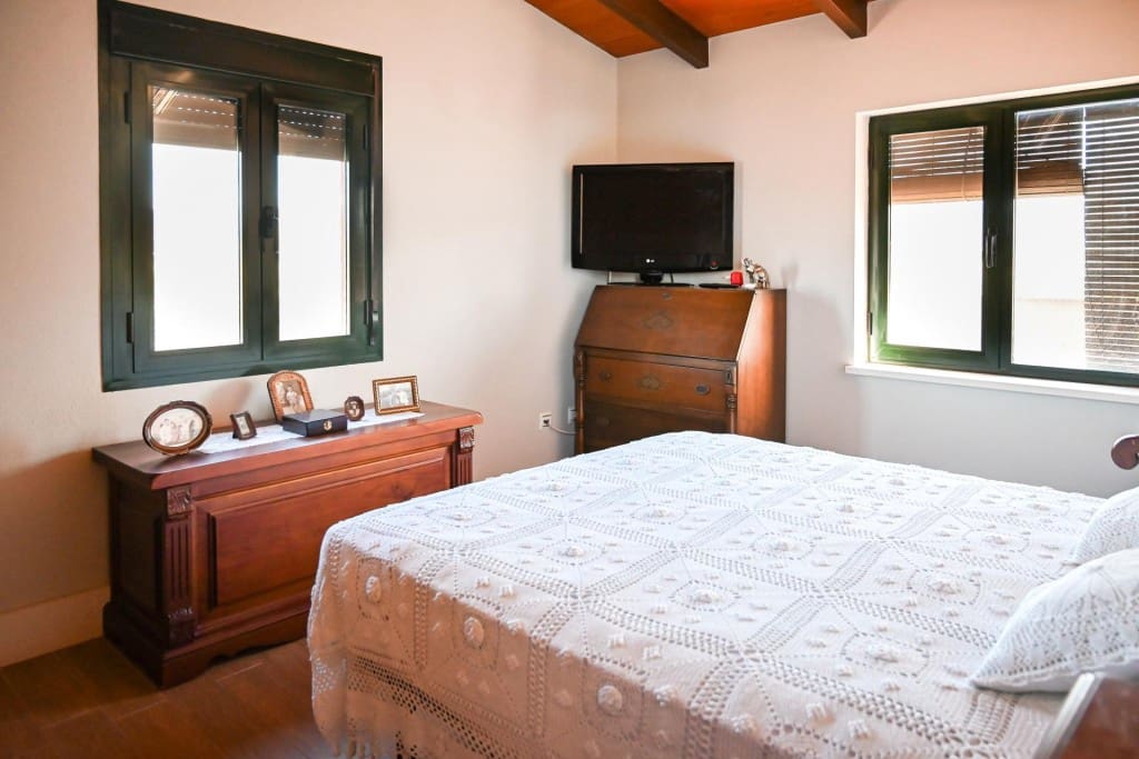 2 soveværelse Finca/Landehus til salg i Antequera med swimmingpool garage - € 449.000 (Ref: 9910519)
