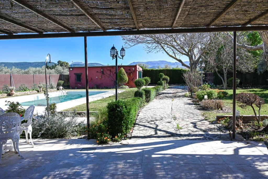 2 soveværelse Finca/Landehus til salg i Antequera med swimmingpool garage - € 449.000 (Ref: 9910519)