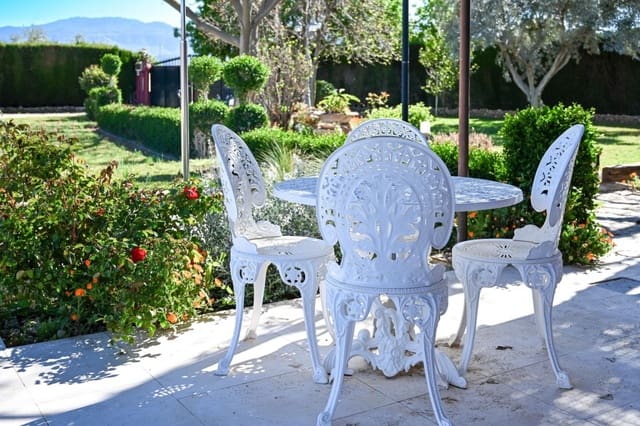 2 soveværelse Finca/Landehus til salg i Antequera med swimmingpool garage - € 449.000 (Ref: 9910519)