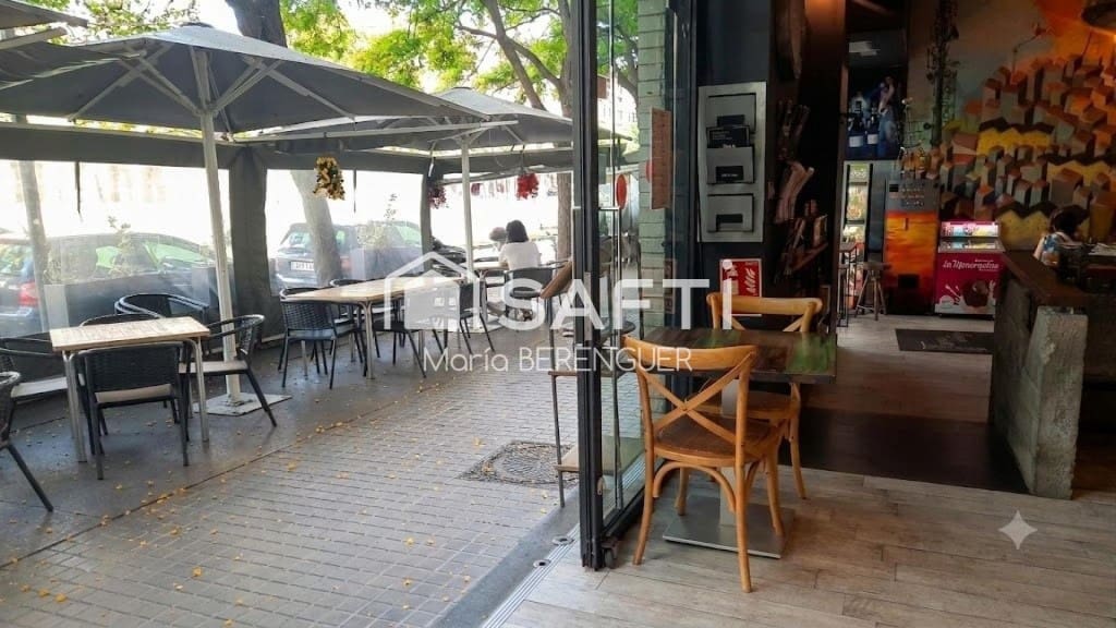 Erhverv til salg i Barcelona by - € 165.000 (Ref: 9910522)