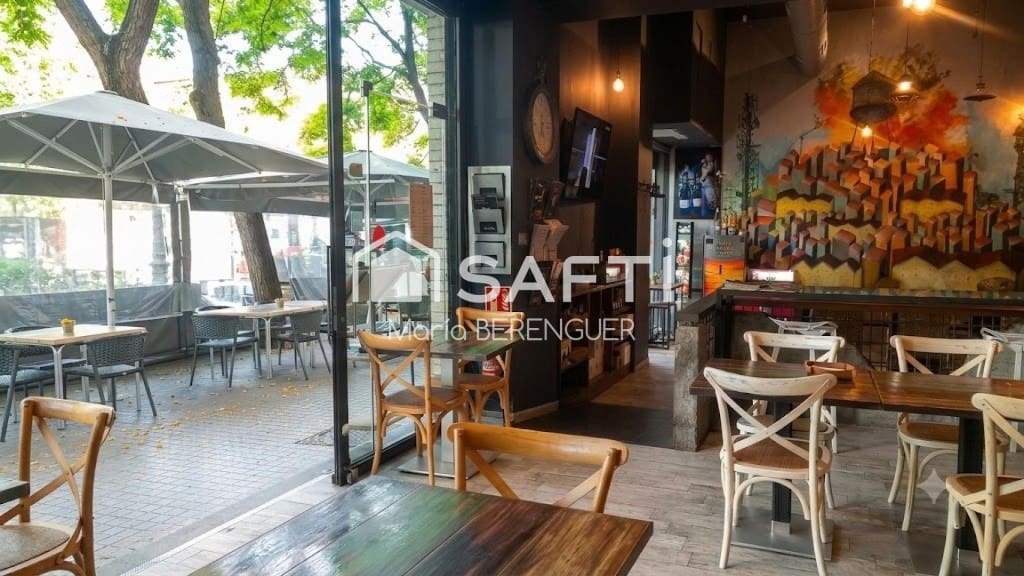 Erhverv til salg i Barcelona by - € 165.000 (Ref: 9910522)