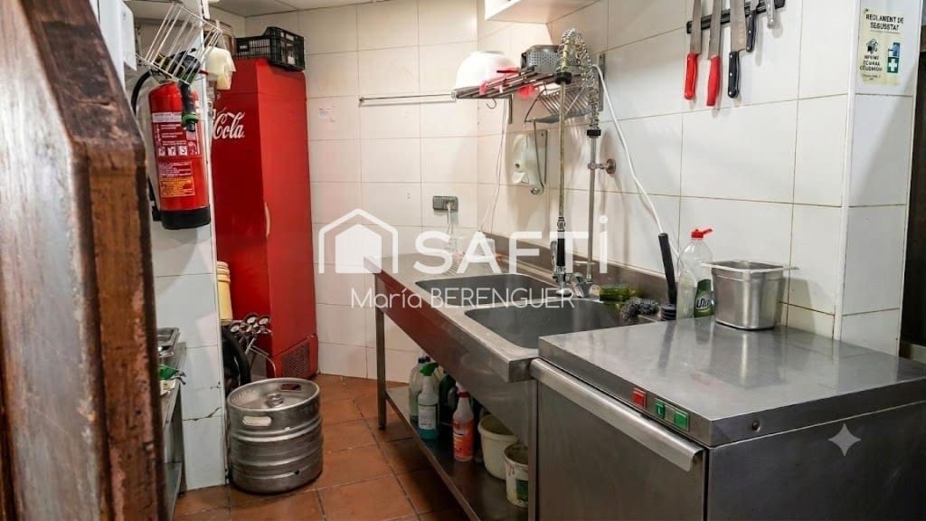 Erhverv til salg i Barcelona by - € 165.000 (Ref: 9910522)