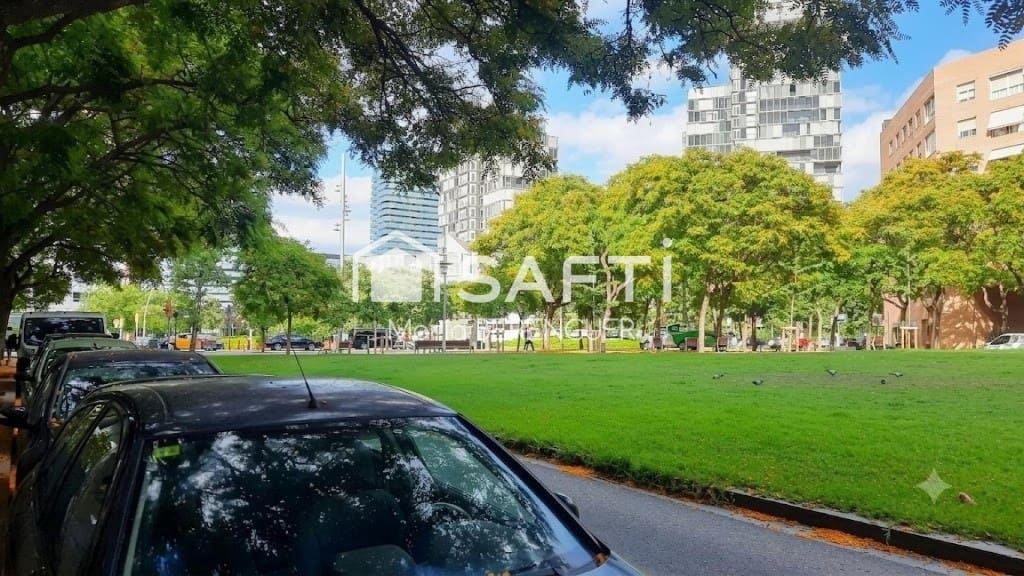 Erhverv til salg i Barcelona by - € 165.000 (Ref: 9910522)