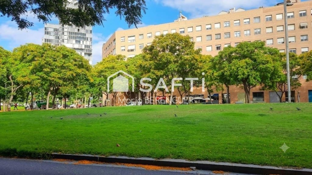 Erhverv til salg i Barcelona by - € 165.000 (Ref: 9910522)