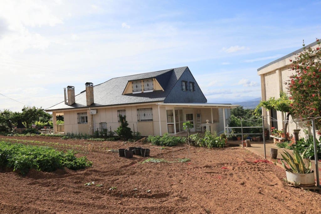 3 sovrum Finca/Hus på landet till salu i Castropodame med pool garage - 265 000 € (Ref: 9910525)