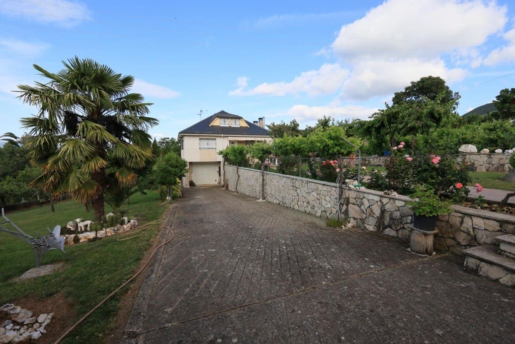 3 sovrum Finca/Hus på landet till salu i Castropodame med pool garage - 265 000 € (Ref: 9910525)