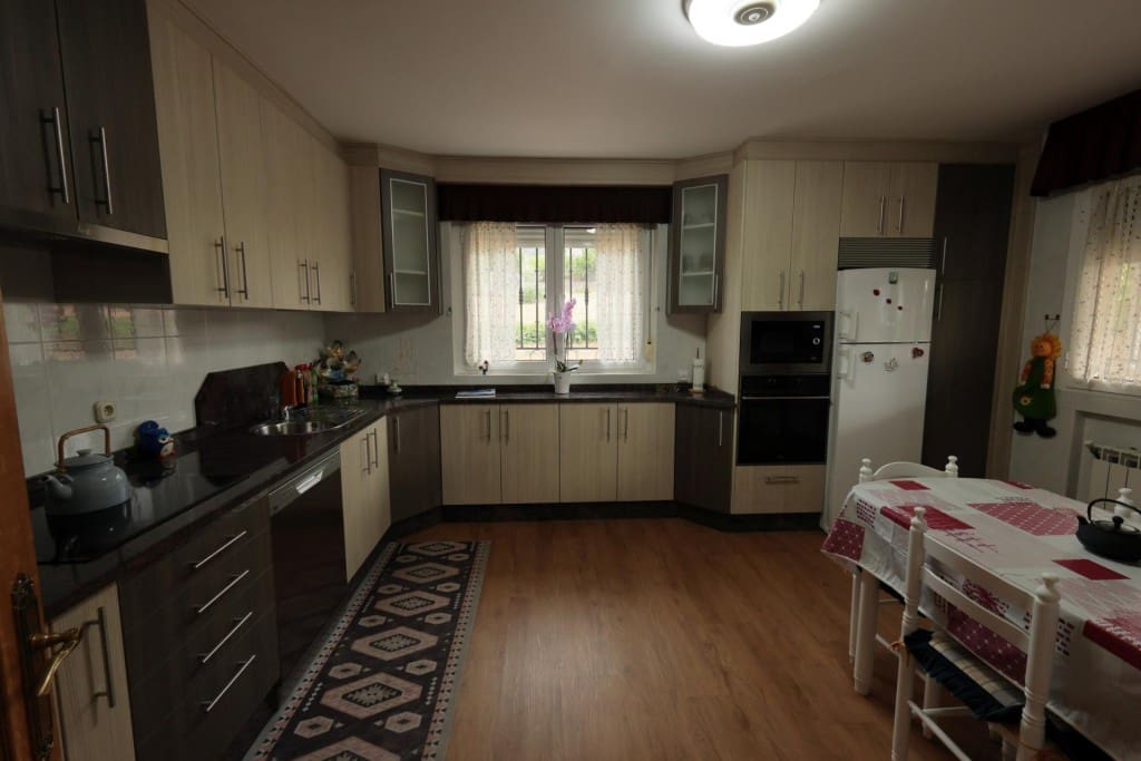 3 sovrum Finca/Hus på landet till salu i Castropodame med pool garage - 265 000 € (Ref: 9910525)