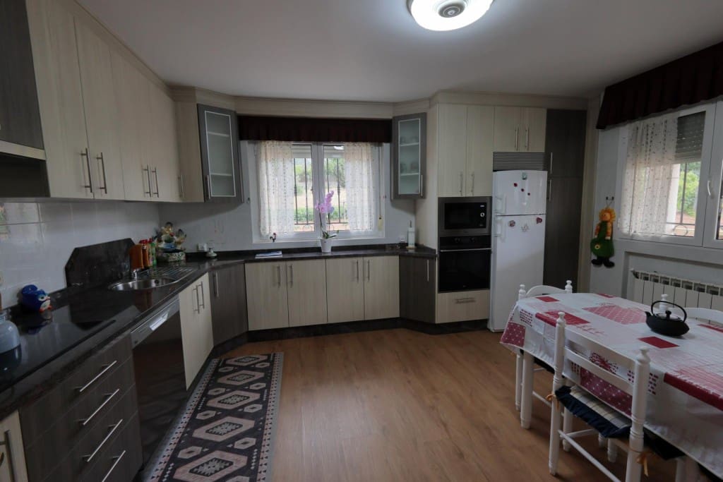3 sovrum Finca/Hus på landet till salu i Castropodame med pool garage - 265 000 € (Ref: 9910525)