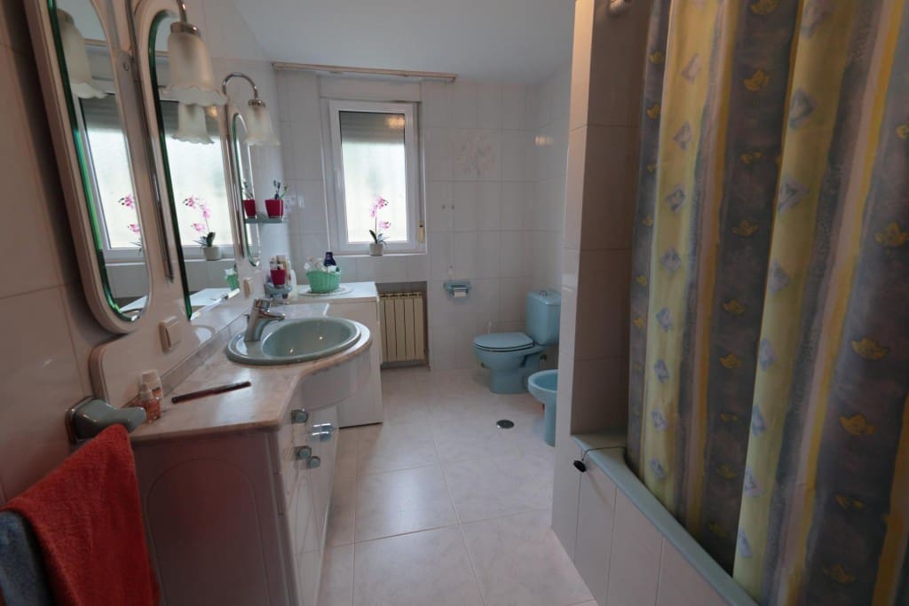 3 sovrum Finca/Hus på landet till salu i Castropodame med pool garage - 265 000 € (Ref: 9910525)