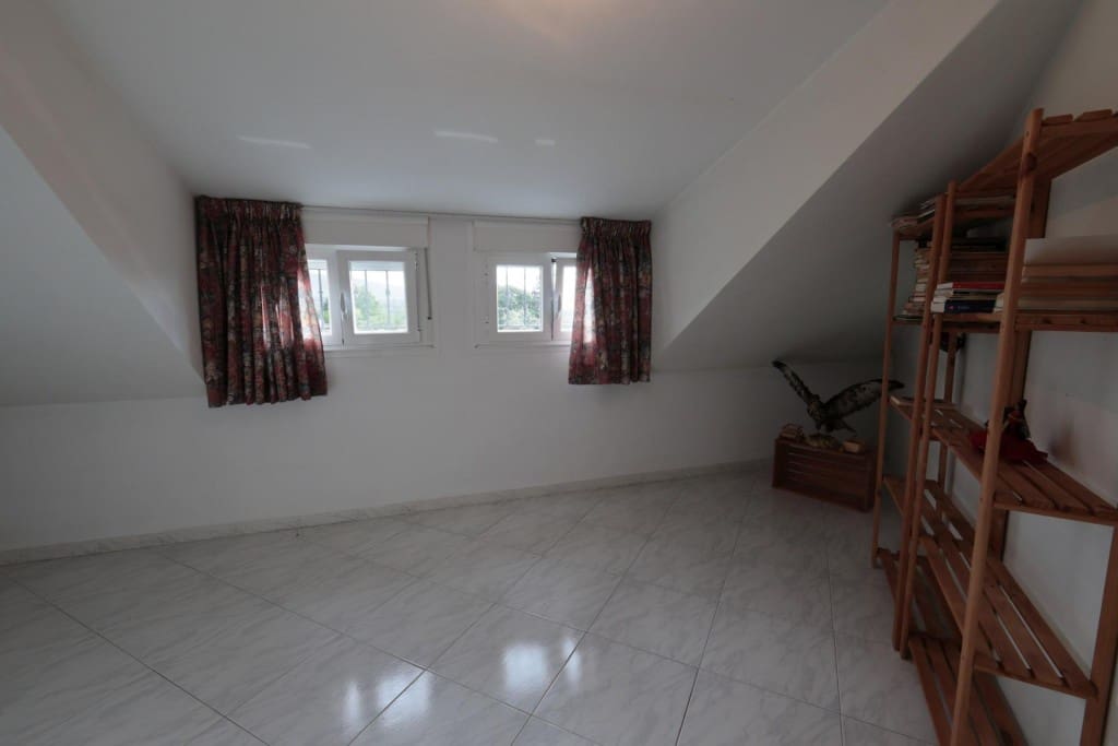 3 sovrum Finca/Hus på landet till salu i Castropodame med pool garage - 265 000 € (Ref: 9910525)