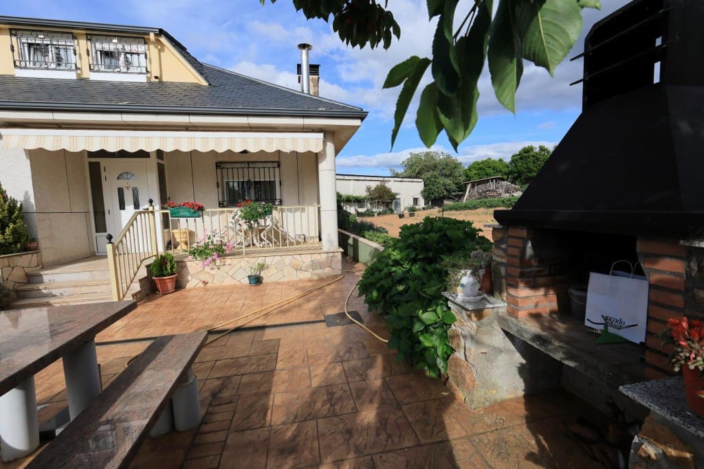 3 sovrum Finca/Hus på landet till salu i Castropodame med pool garage - 265 000 € (Ref: 9910525)