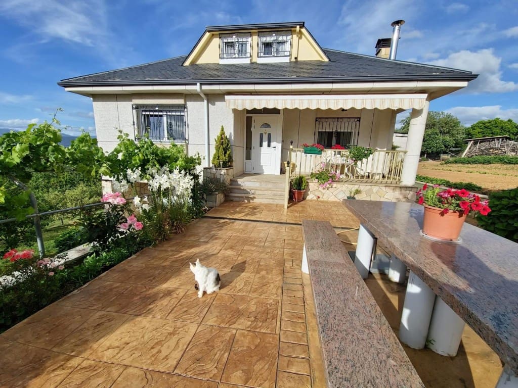 3 sovrum Finca/Hus på landet till salu i Castropodame med pool garage - 265 000 € (Ref: 9910525)