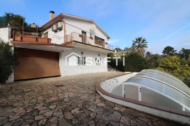 4 makuuhuone Huvila myytävänä paikassa Urbanitzacions del Nord, Lloret de Mar mukana uima-altaan 
autotalli - 290 000 € (Ref: 9912795)