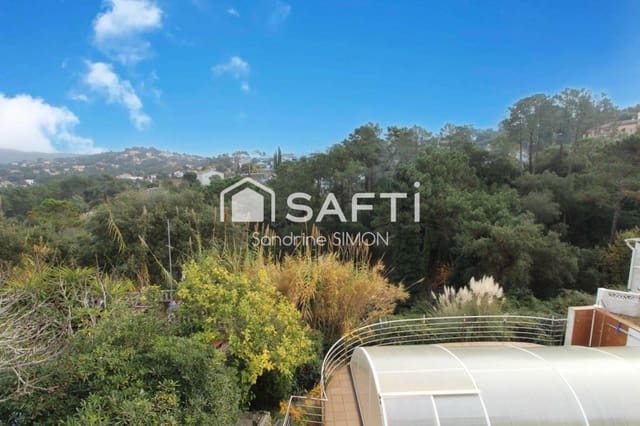 4 makuuhuone Huvila myytävänä paikassa Urbanitzacions del Nord, Lloret de Mar mukana uima-altaan 
autotalli - 290 000 € (Ref: 9912795)