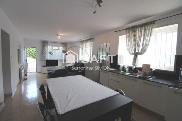 4 makuuhuone Huvila myytävänä paikassa Urbanitzacions del Nord, Lloret de Mar mukana uima-altaan 
autotalli - 290 000 € (Ref: 9912795)