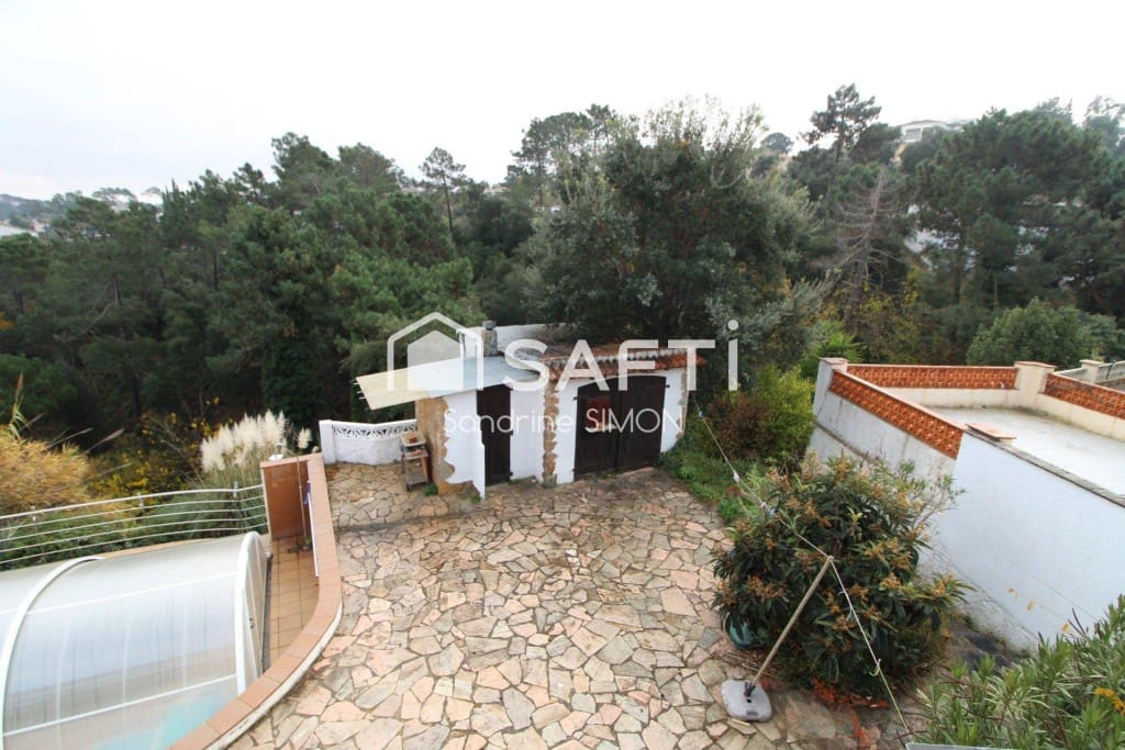 4 makuuhuone Huvila myytävänä paikassa Lloret de Mar mukana uima-altaan 
autotalli - 290 000 € (Ref: 9912795)