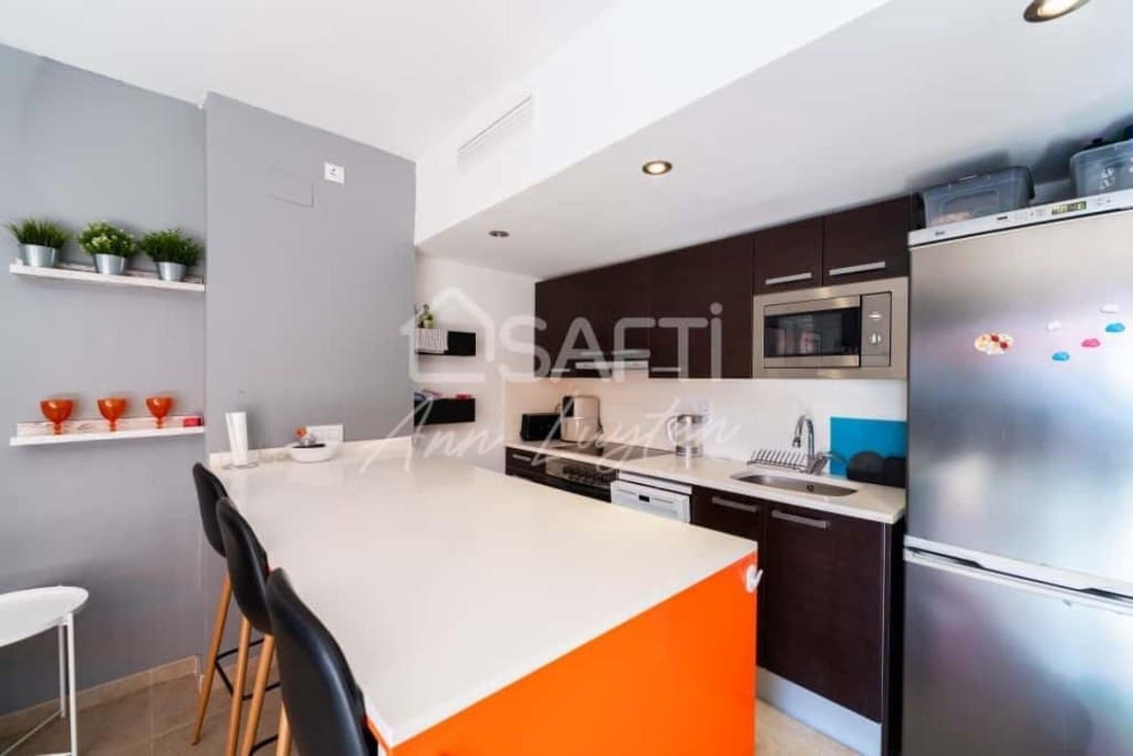 2 bedroom Apartment for sale in Roses with pool - € 235,000 (Ref: 9912796)