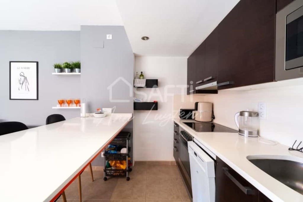2 bedroom Apartment for sale in Roses with pool - € 235,000 (Ref: 9912796)