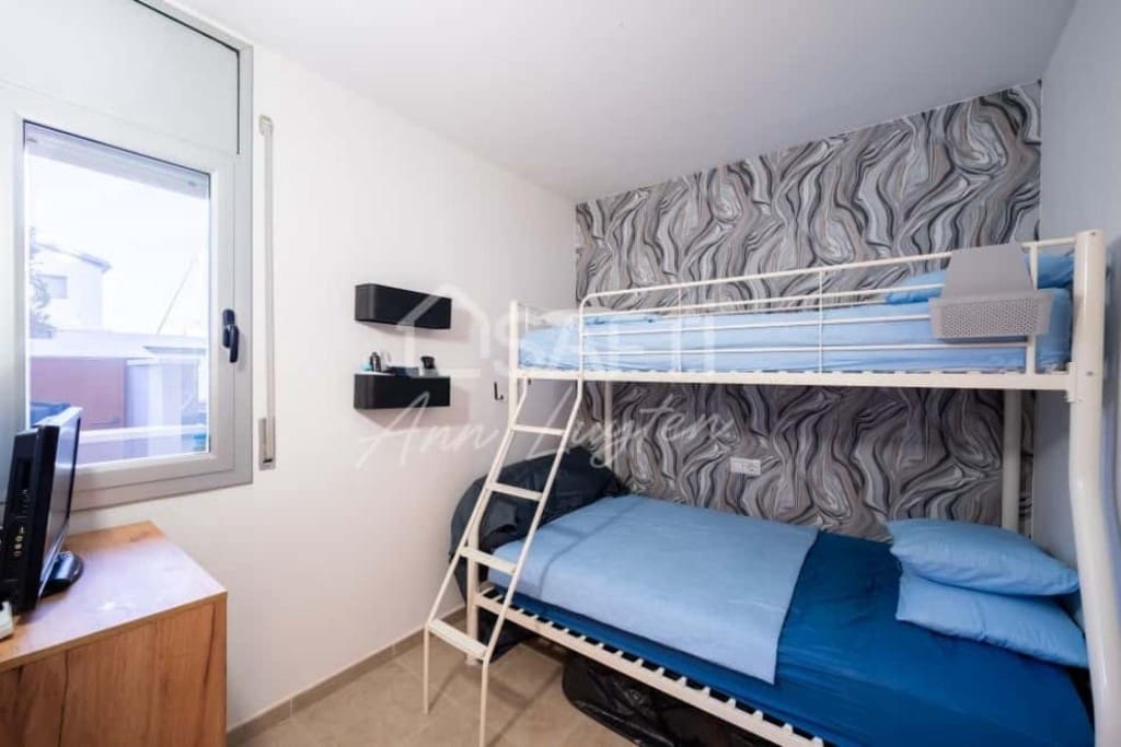 2 bedroom Apartment for sale in Roses with pool - € 235,000 (Ref: 9912796)