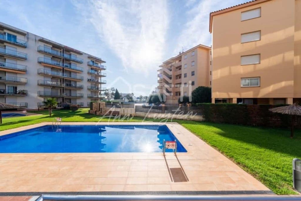 2 bedroom Apartment for sale in Roses with pool - € 235,000 (Ref: 9912796)