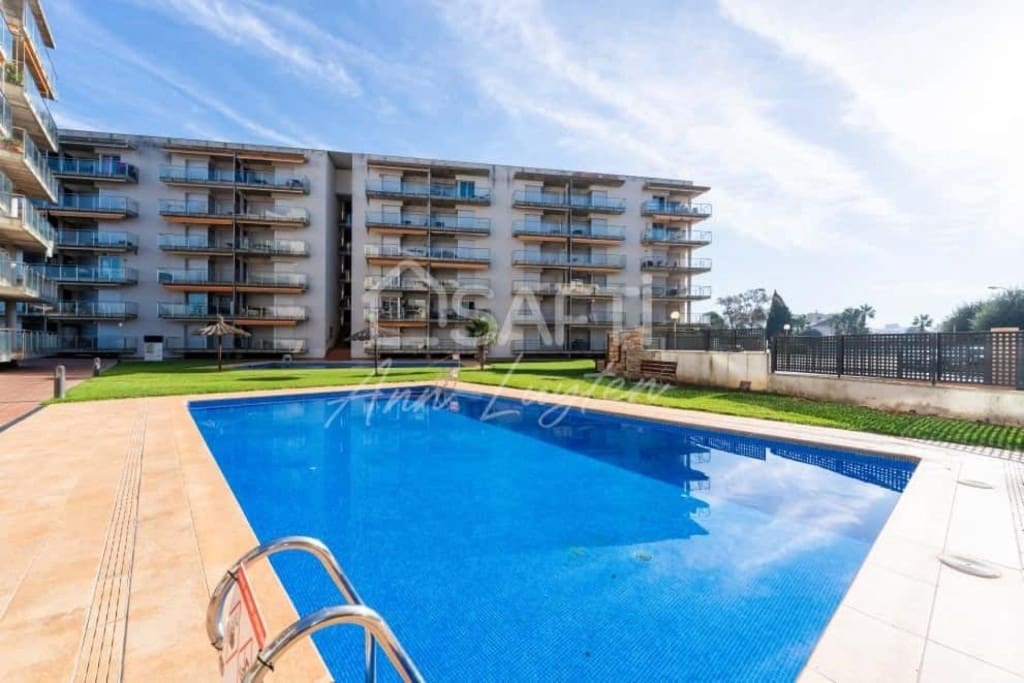 2 bedroom Apartment for sale in Roses with pool - € 235,000 (Ref: 9912796)