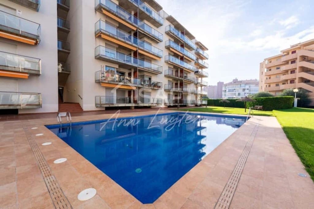 2 bedroom Apartment for sale in Roses with pool - € 235,000 (Ref: 9912796)