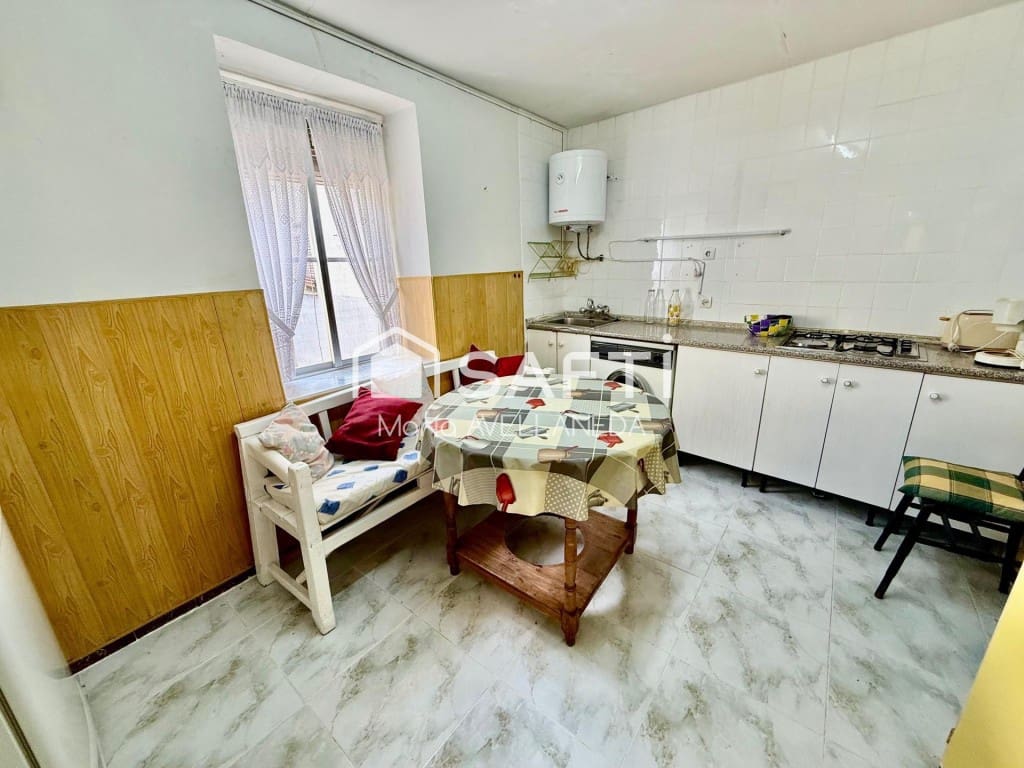 5 bedroom Terraced Villa for sale in Valdevimbre with garage - € 59,000 (Ref: 9912797)