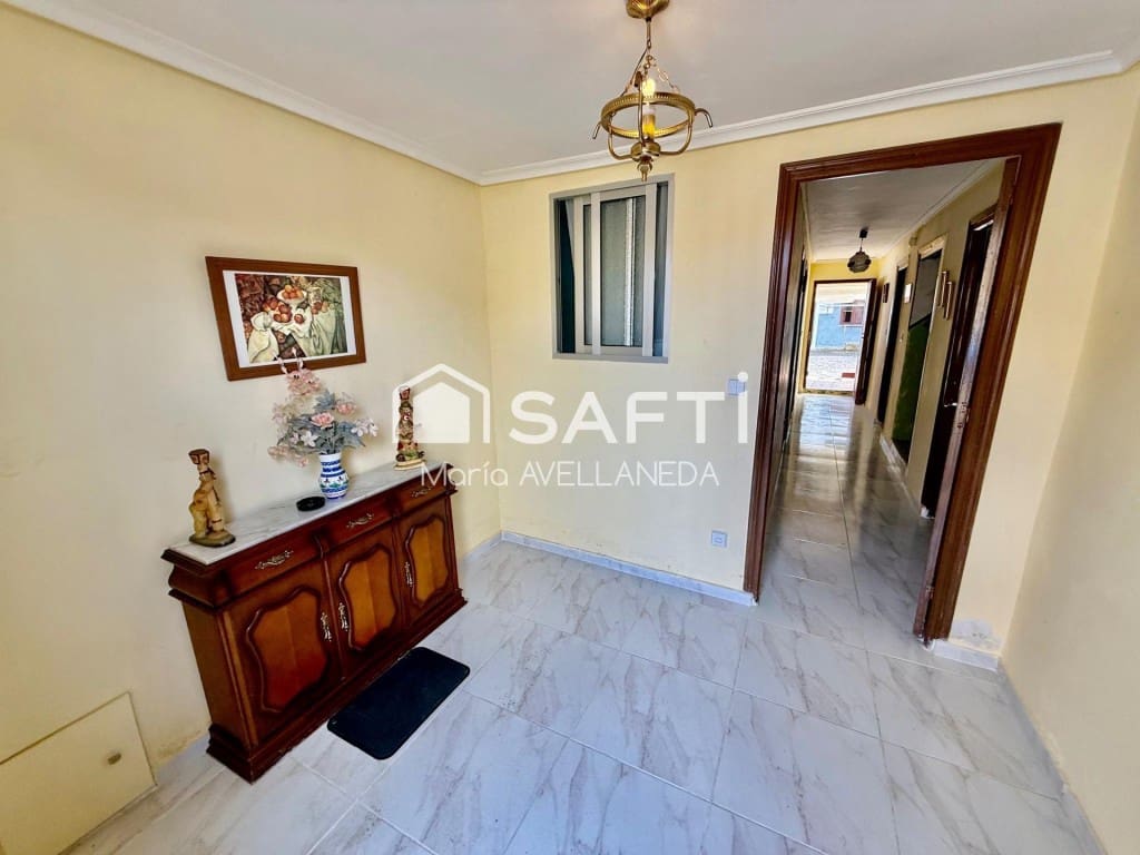 5 bedroom Terraced Villa for sale in Valdevimbre with garage - € 59,000 (Ref: 9912797)