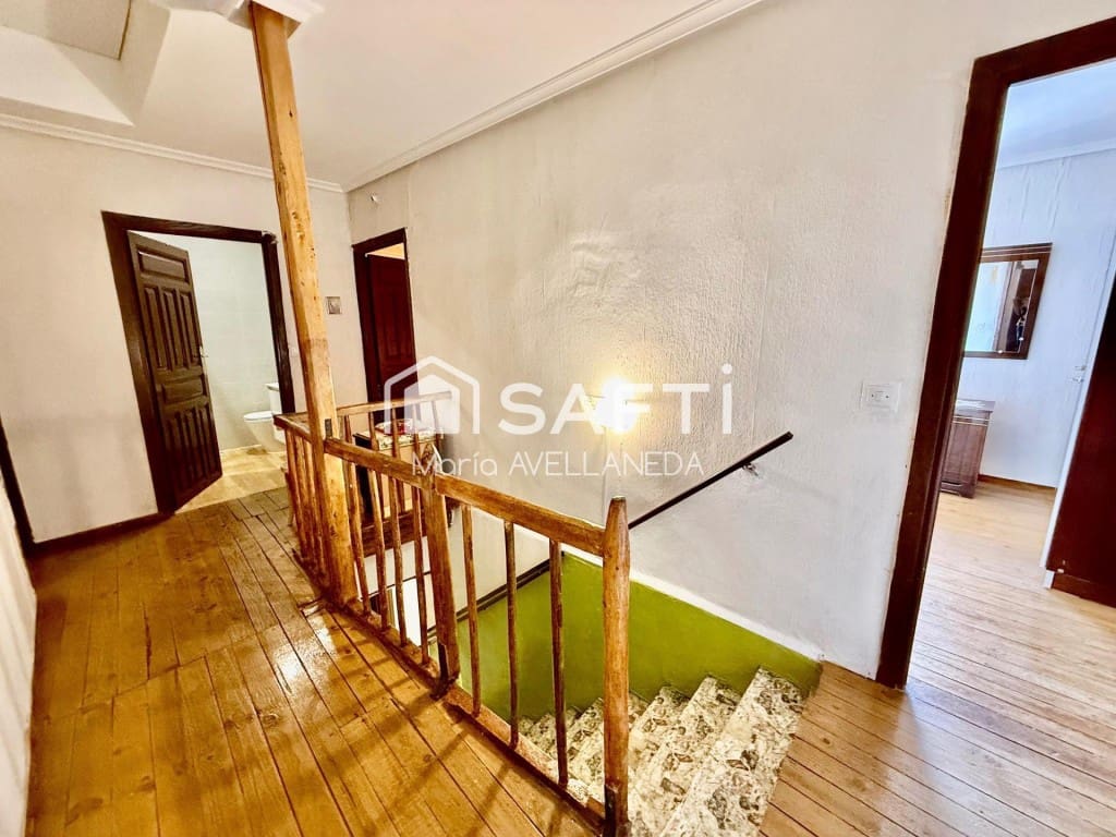 5 bedroom Terraced Villa for sale in Valdevimbre with garage - € 59,000 (Ref: 9912797)