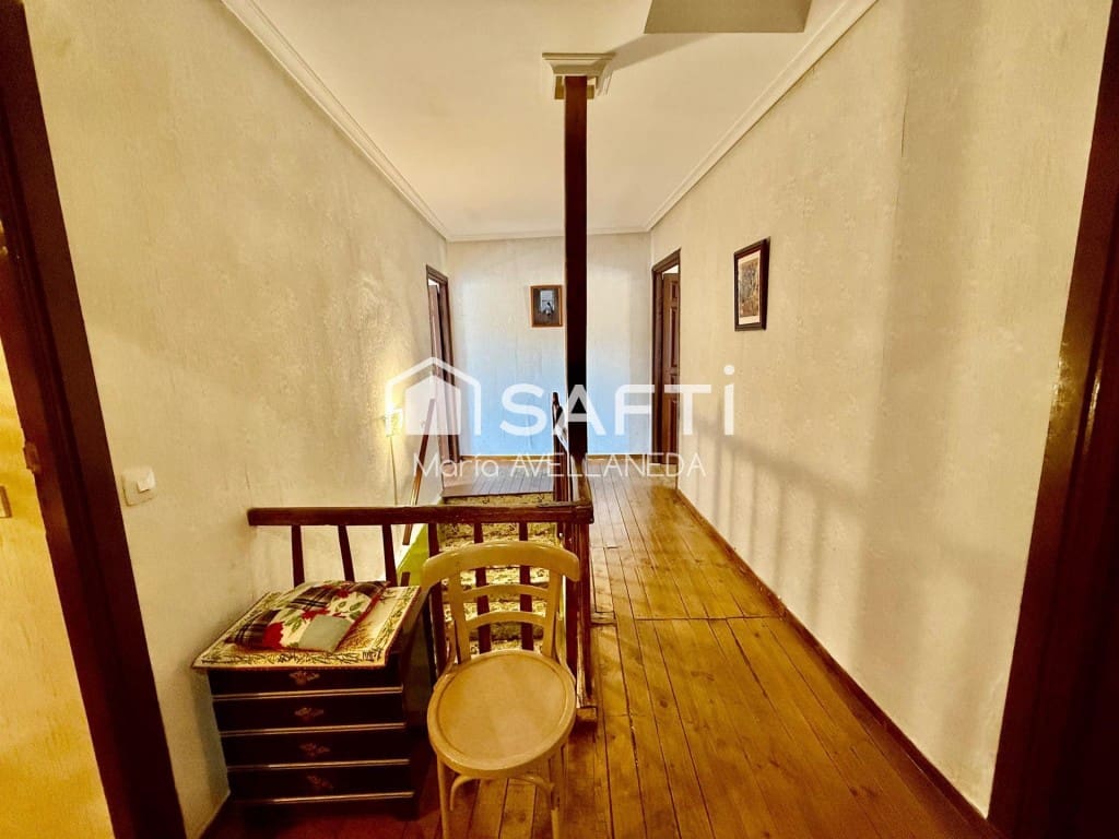 5 bedroom Terraced Villa for sale in Valdevimbre with garage - € 59,000 (Ref: 9912797)