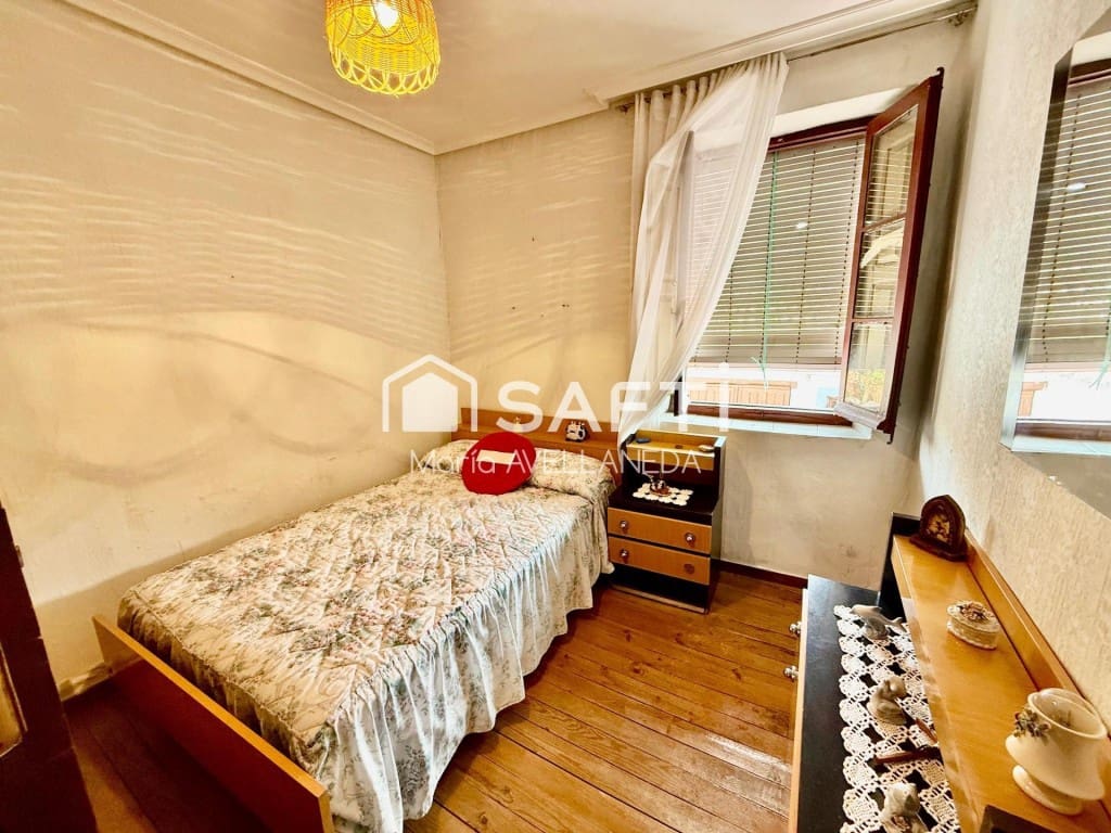 5 bedroom Terraced Villa for sale in Valdevimbre with garage - € 59,000 (Ref: 9912797)