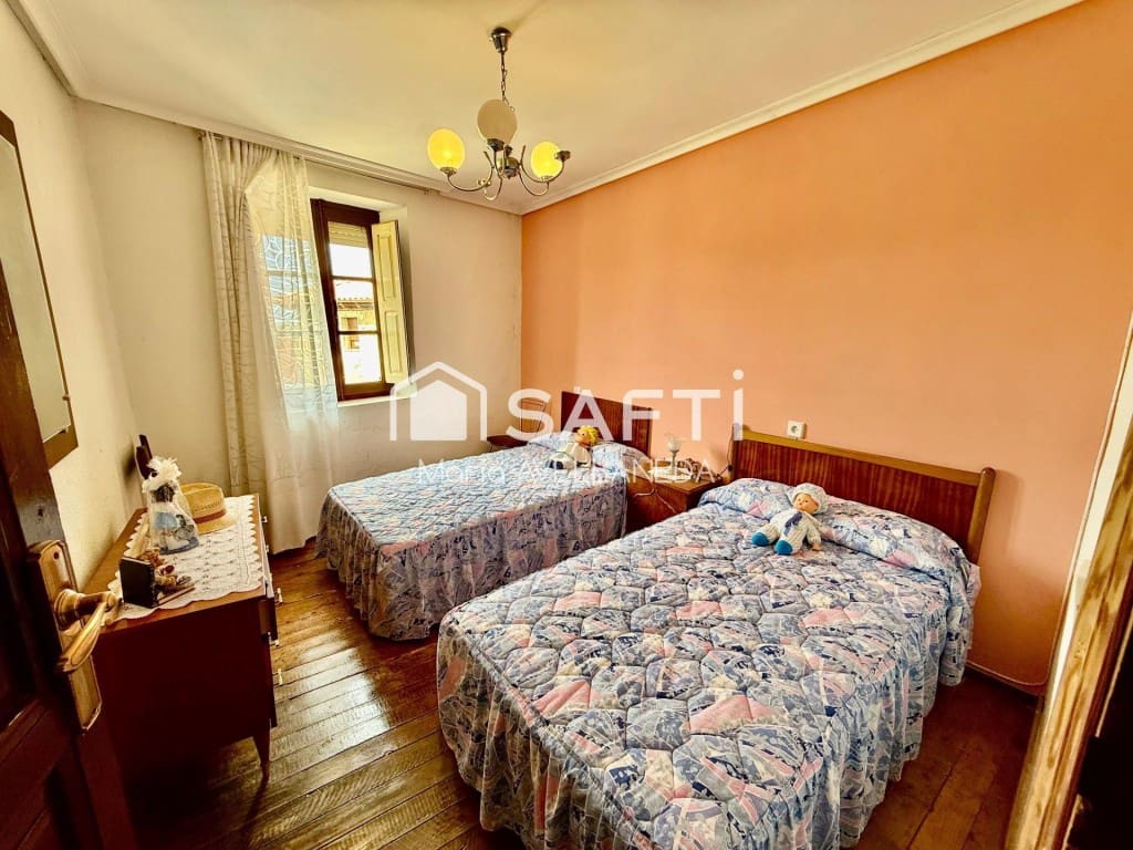 5 bedroom Terraced Villa for sale in Valdevimbre with garage - € 59,000 (Ref: 9912797)