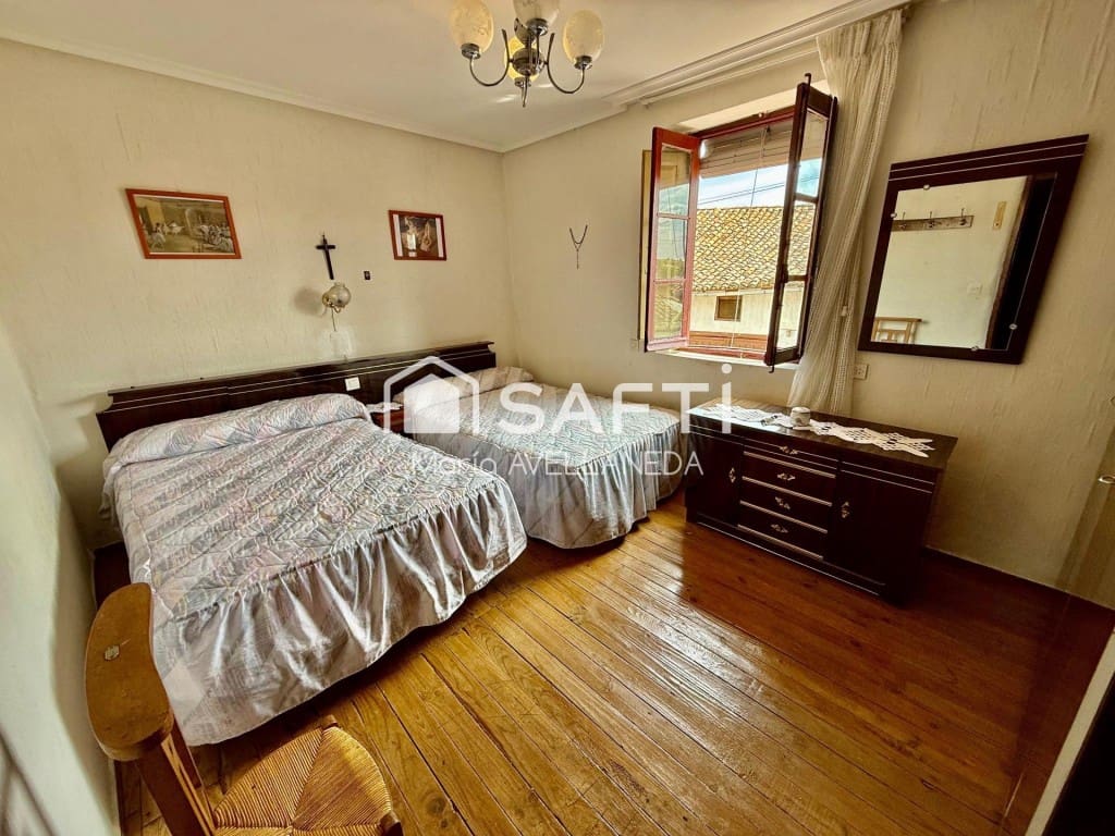 5 bedroom Terraced Villa for sale in Valdevimbre with garage - € 59,000 (Ref: 9912797)